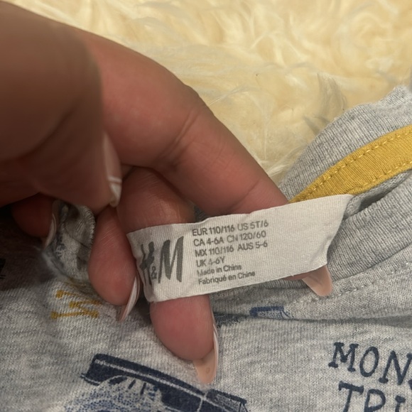 Nike GAP H&M OshKosh T-Shirt 4 Pack Bundle in Black Gray & Green Size 3-4T - Picture 10 of 14